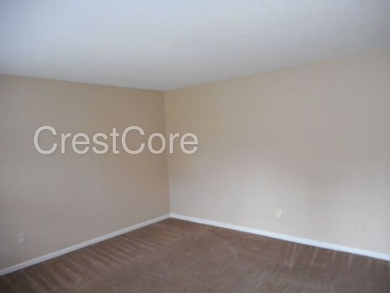 5th image of 3885 Dante Ave