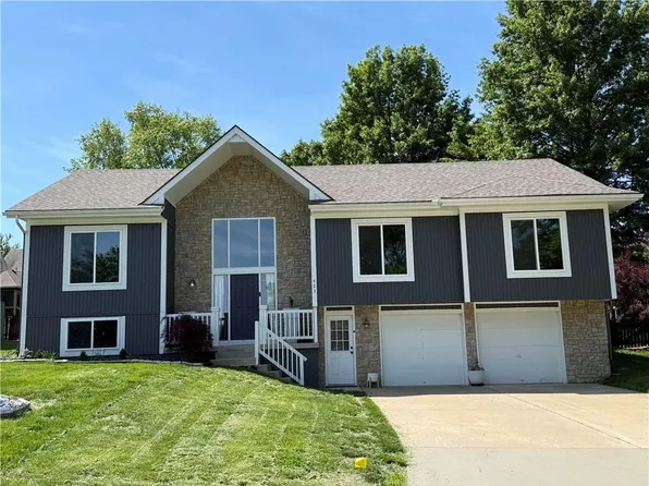 423 SW Windmill Ln, Lees Summit, MO 64082