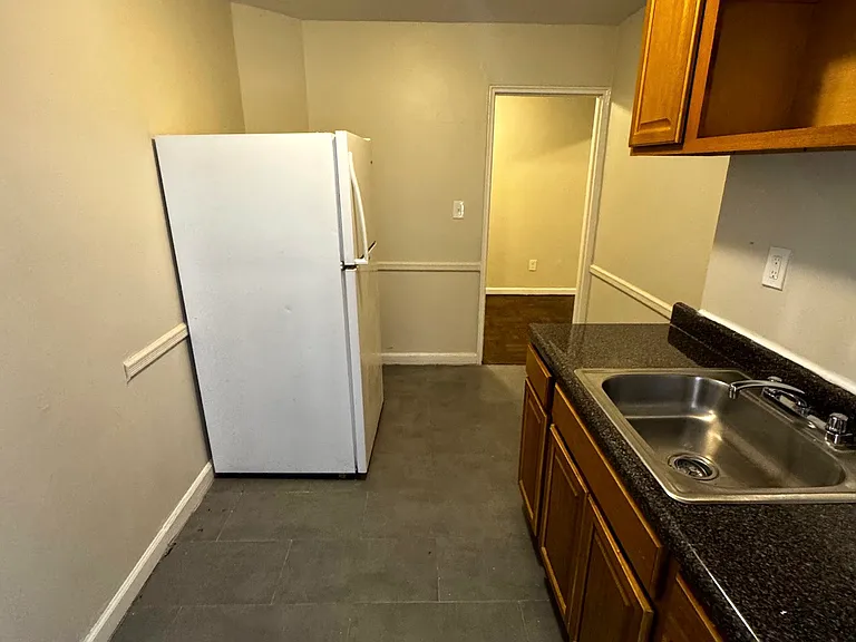112-114 Chancellor Ave #B10 — Photo 2