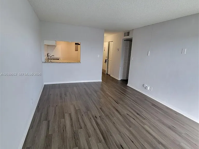 4550 NW 9th St #512E — Photo 8