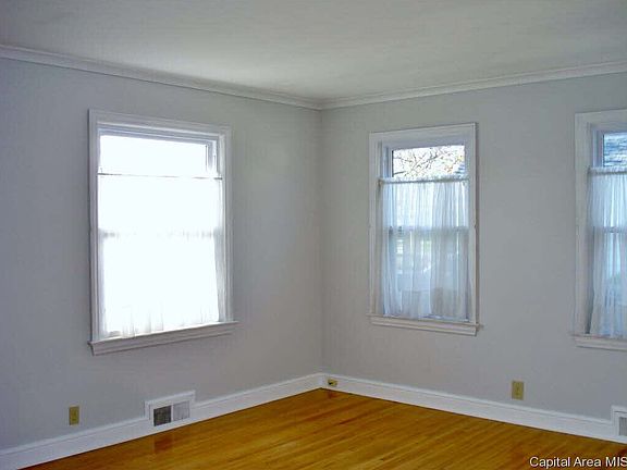 4th image of 888 Monroe St