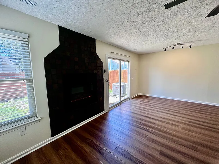 1611 Slidell Ln — Photo 10