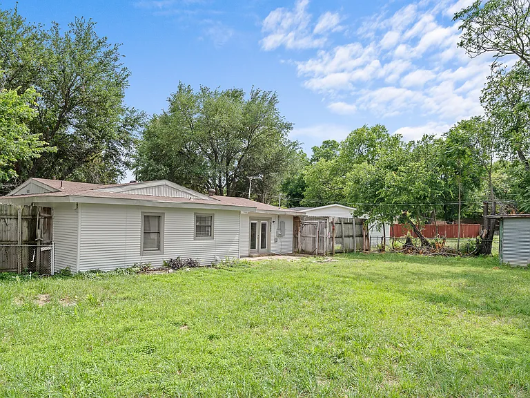 5860 Tracyne Dr — Photo 16
