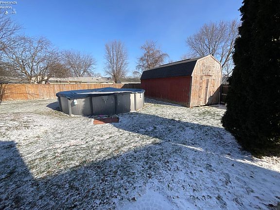 4th image of 1078 Shorewood Dr