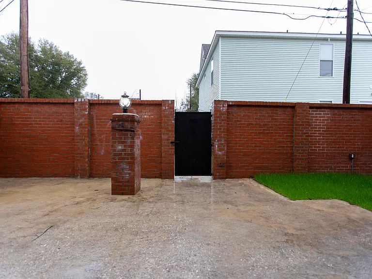 128 Oak Creek Cir — Photo 13