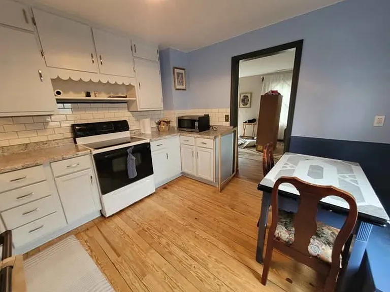 2119 Vinton St — Photo 3