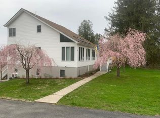 1306 Beacon Hill Rd, East Stroudsburg, PA 18301