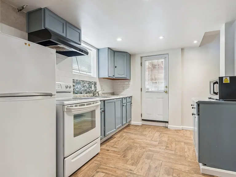 416 Hazlett Ave #5 — Photo 6