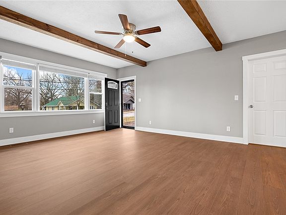 4th image of 407 N Maple St