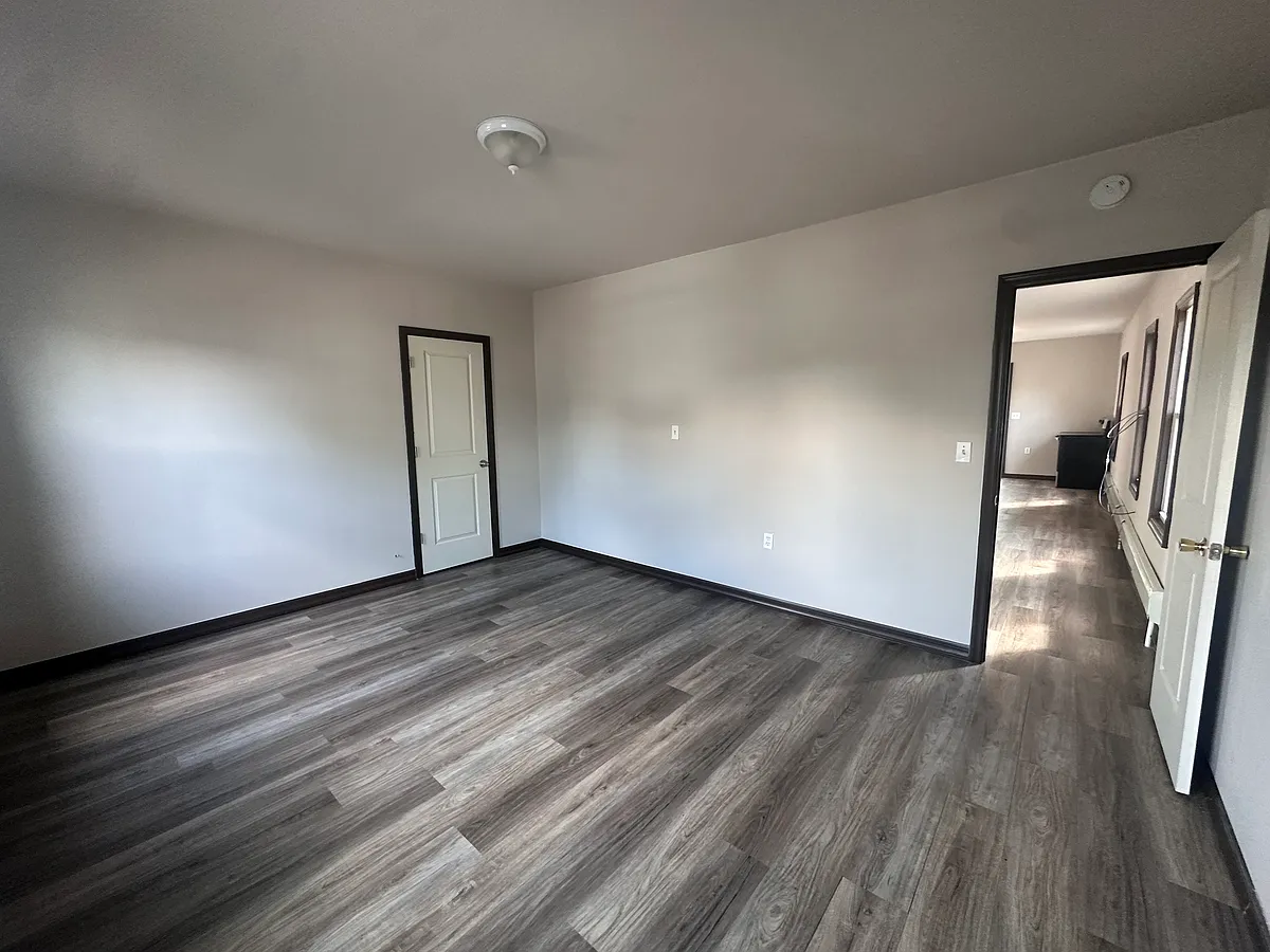 Building Photo - 614 Moosic St #2