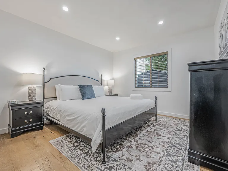 10146 Amestoy Ave — Photo 27