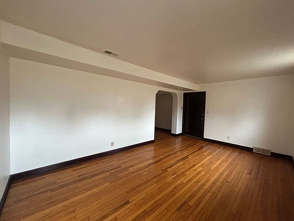 4th image of 1011 W Locust St #1
