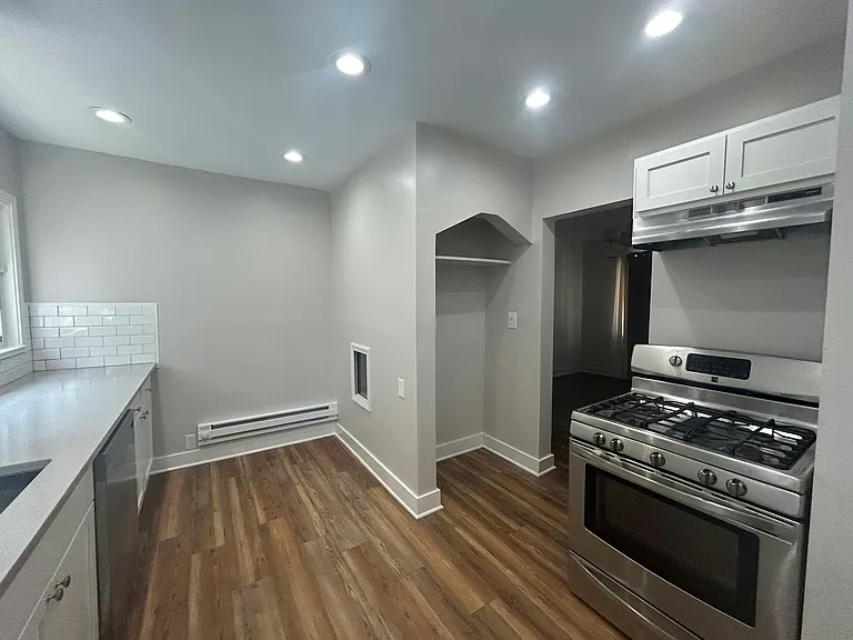 17591 Roselawn St — Photo 4