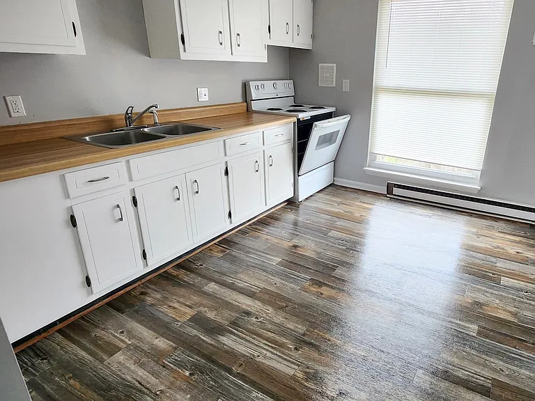 139-6 Kitchen