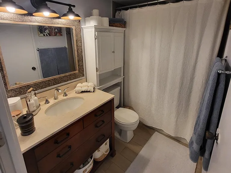 633 Bay St #1013 — Photo 5