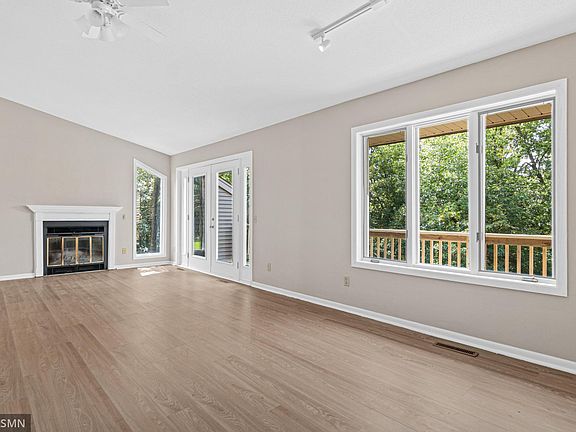 5th image of 451 Hunter Hill Rd