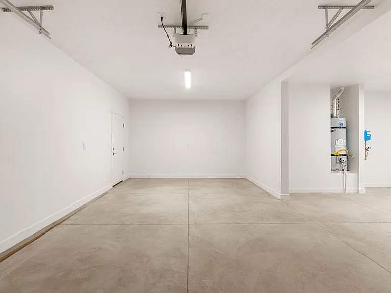 2433 Patricia Dr — Photo 31