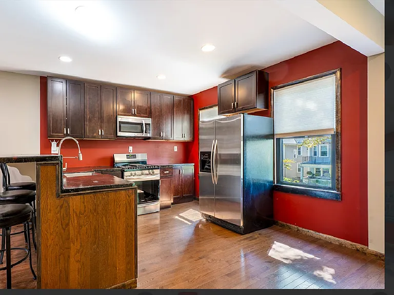 129 Saint James Pl — Photo 3