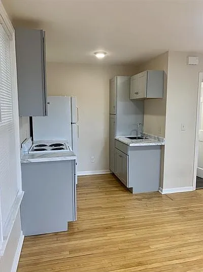 528 Deering Ave #3 — Photo 3