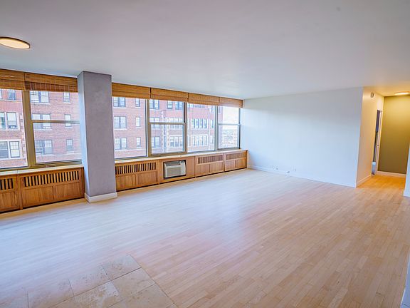 3rd image of 360 W Wellington Ave APT 14D