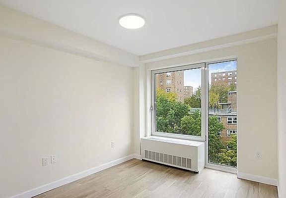 5th image of 111 E 115th St APT 5C