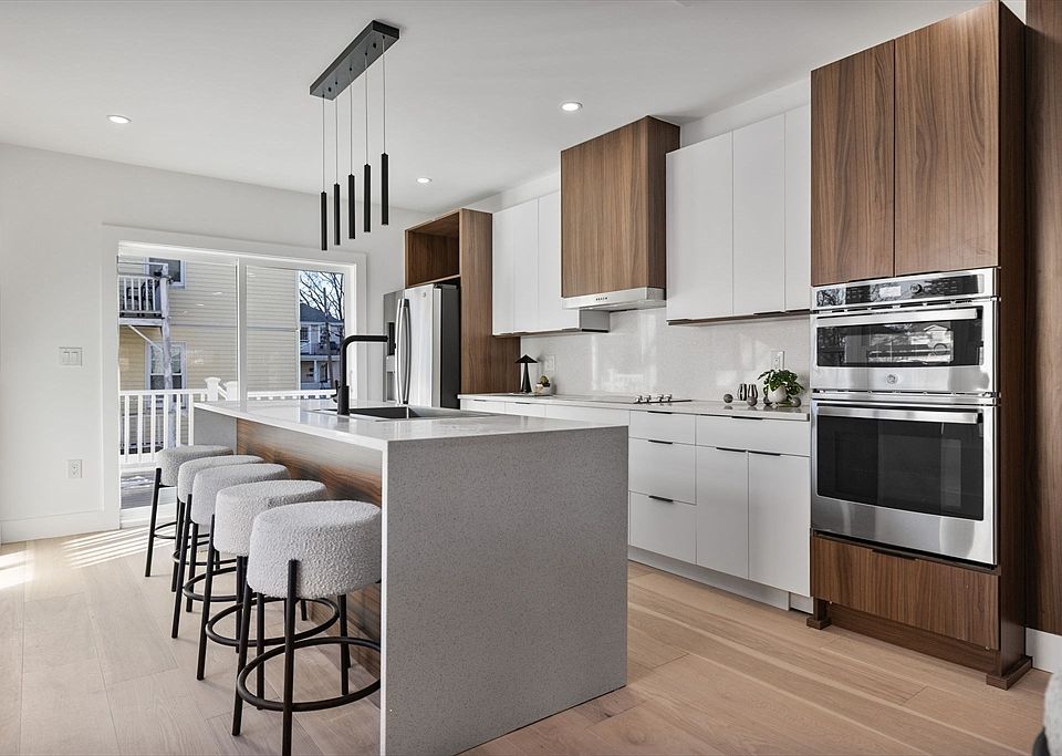 1st image of 9 Trout Ave Floor 1