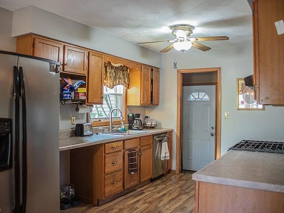 2nd image of 1915 Laurelwood Pl