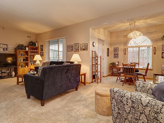 3rd image of 2891 Heritage Dr APT 3B