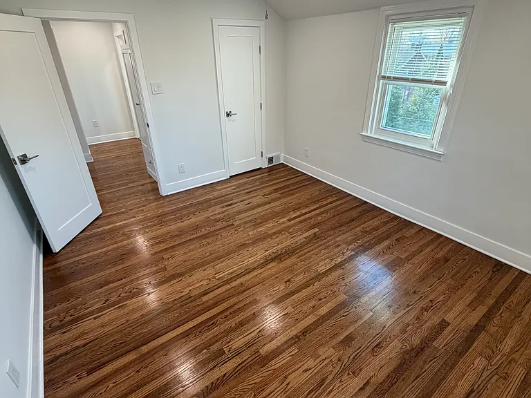 1711 Robinson Ave — Photo 18