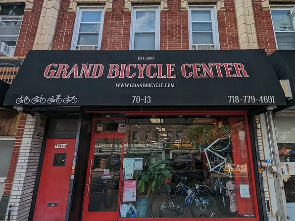7013 Grand Ave, Maspeth, NY 11378