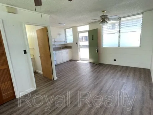 913 Coolidge St #A, Honolulu, HI 96826