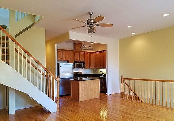 3rd image of 566 20th St APT 3