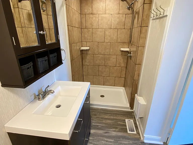 618 E Vine St #618 — Photo 9