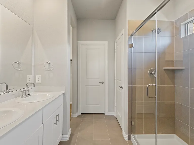 617 McKenna Dr — Photo 7