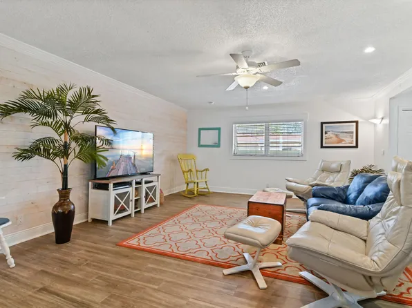 532 N Palmway, Lake Worth, FL 33460