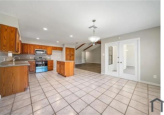 3rd image of 6806 Crosstimbers Dr