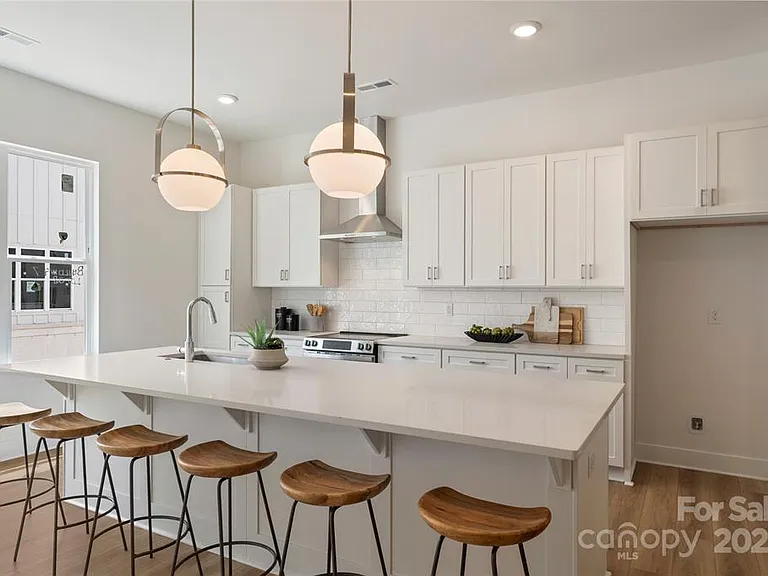 3423 Holabird Ln — Photo 32