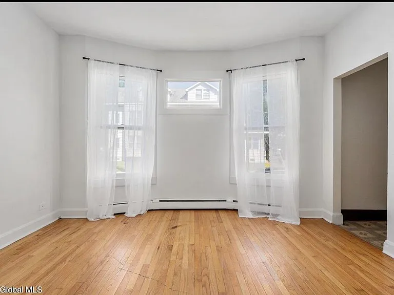 153 Ontario St #1 — Photo 6