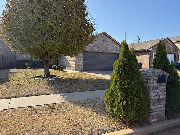 2nd image of 608 SE 26th St