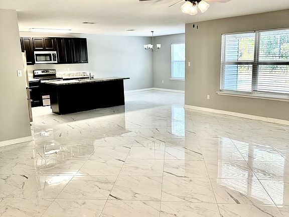 4th image of 12 Whisperwood Ln