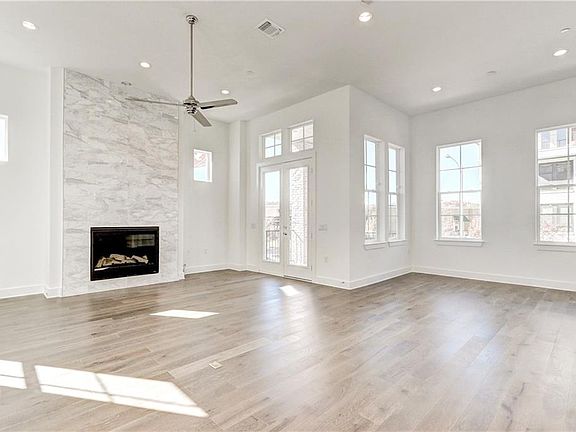 3rd image of 1409 Town Creek Dr