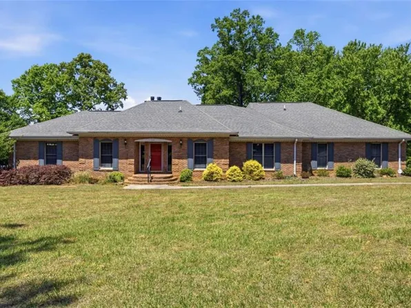 111 Bear Creek Trl, Hampton, GA 30228