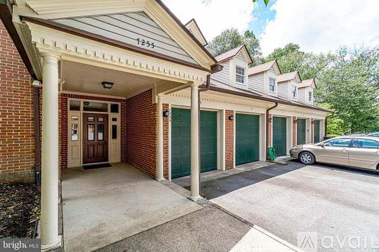 1st image of 7255 Glen Hollow Ct Unit 4