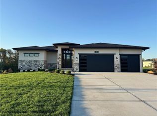 579 S Shore Dr, Lake Winnebago, MO 64034