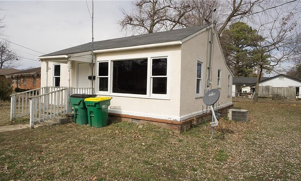 2nd image of 1616 Horseshoe Dr