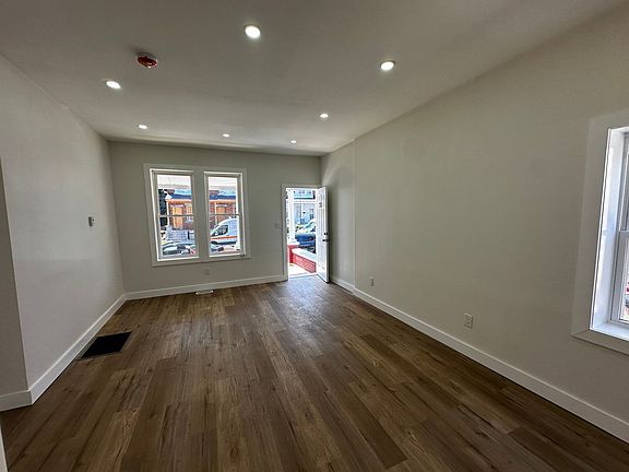 3rd image of 114 Hoffman Ave
