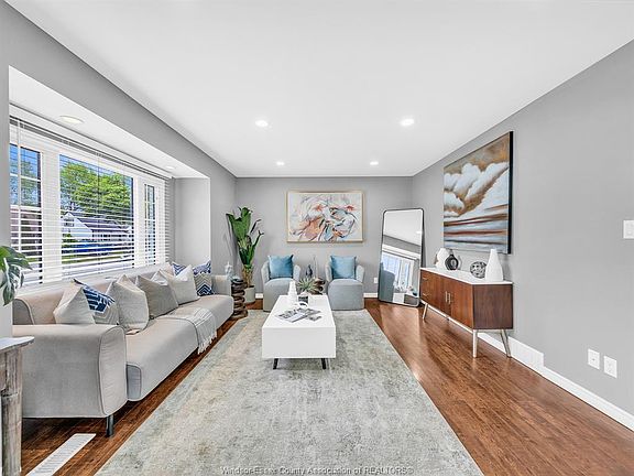 4th image of 1633 Olive Rd