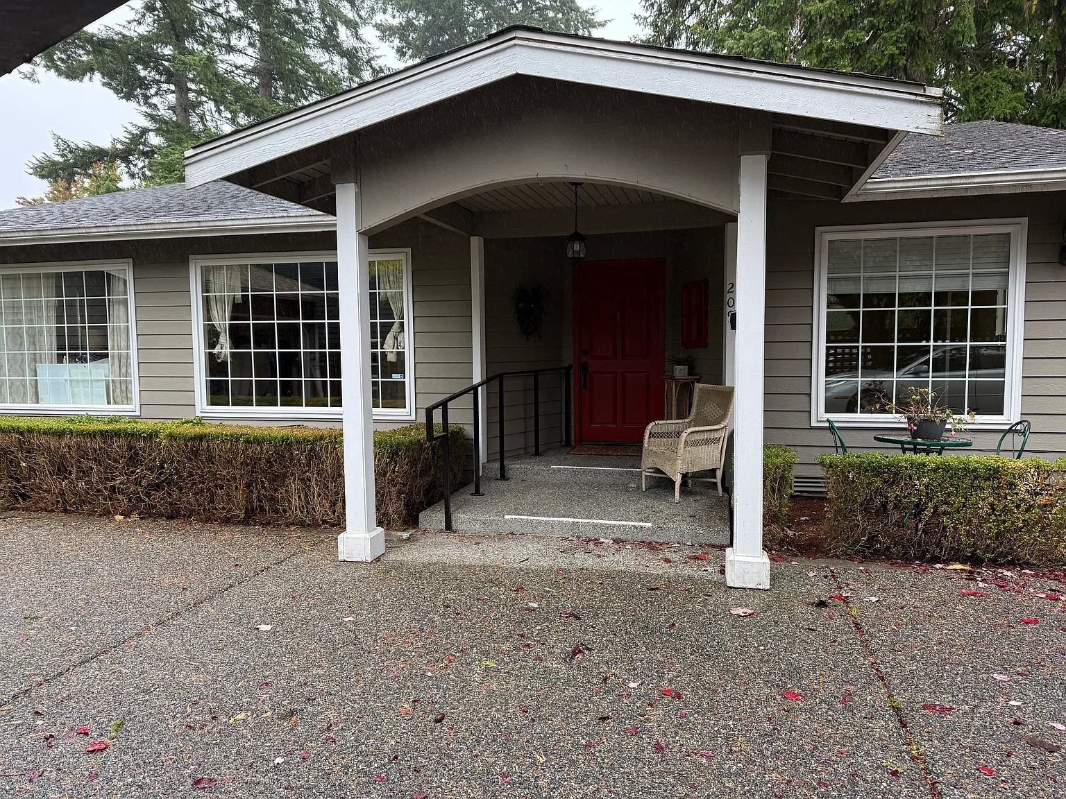 3 bed, 1260 sqft, $3,350 — Photo 2