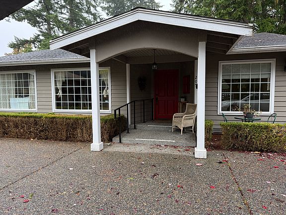 2nd image of 209 NW 203rd St