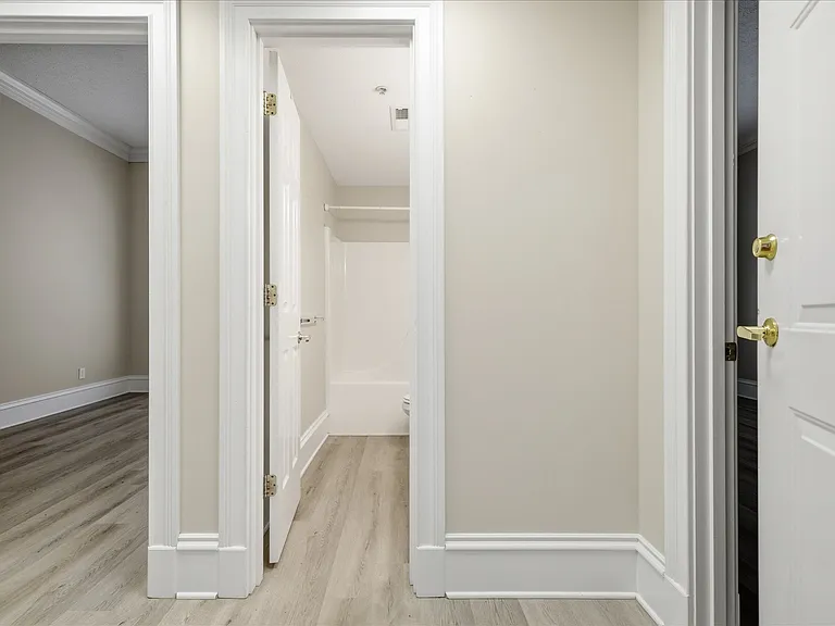 200 E 9th St #4 — Photo 5